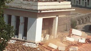 Построиха го за 6 дни, а го разрушиха за 7, помните ли този символ на тоталитарния режим у нас ВИДЕО