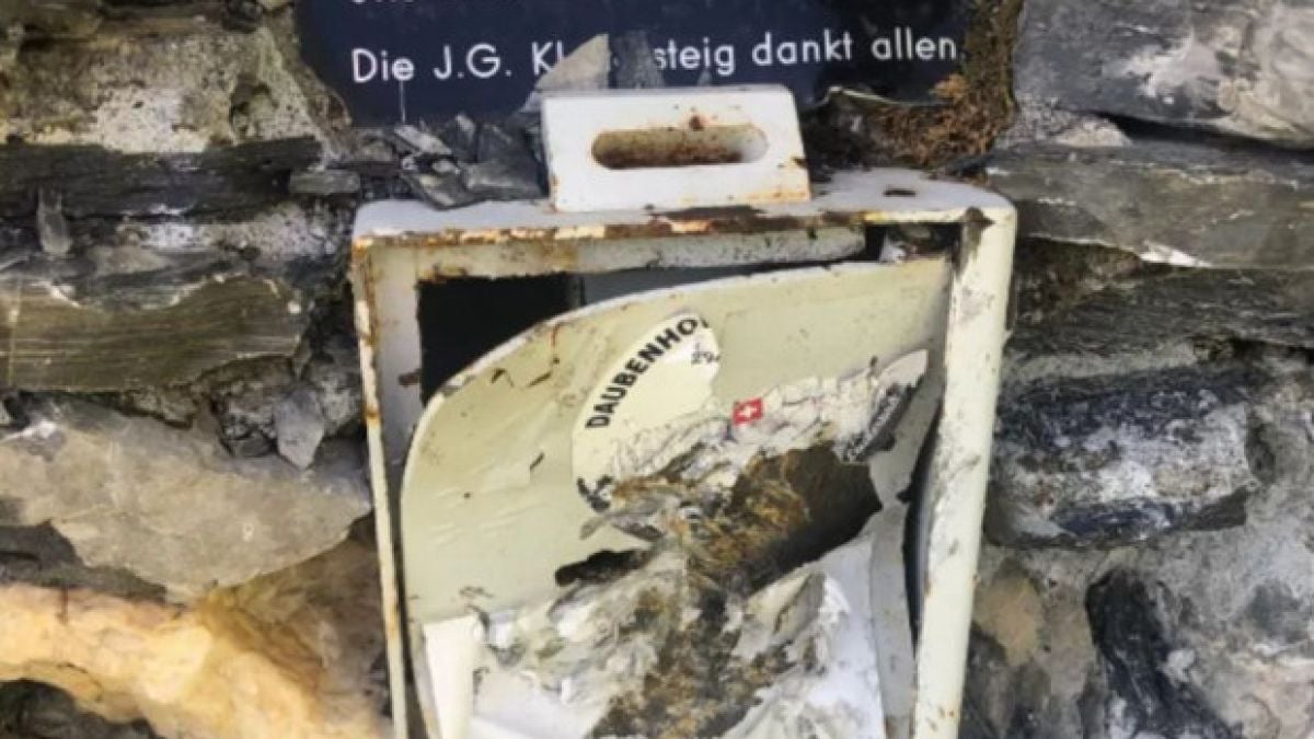 Джебчии изкачиха връх в Алпите, само за да откраднат кутия с... 
