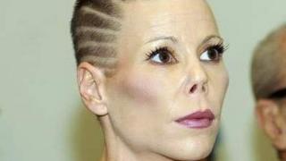 Смразяващи разкрития: Княгиня Калина къта скелети и си бръсне главата заради...