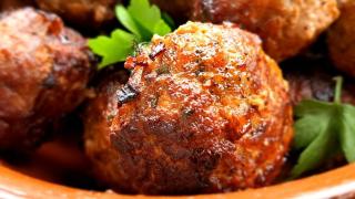 Няма наяждане с тези печени кюфтета със сочна плънка