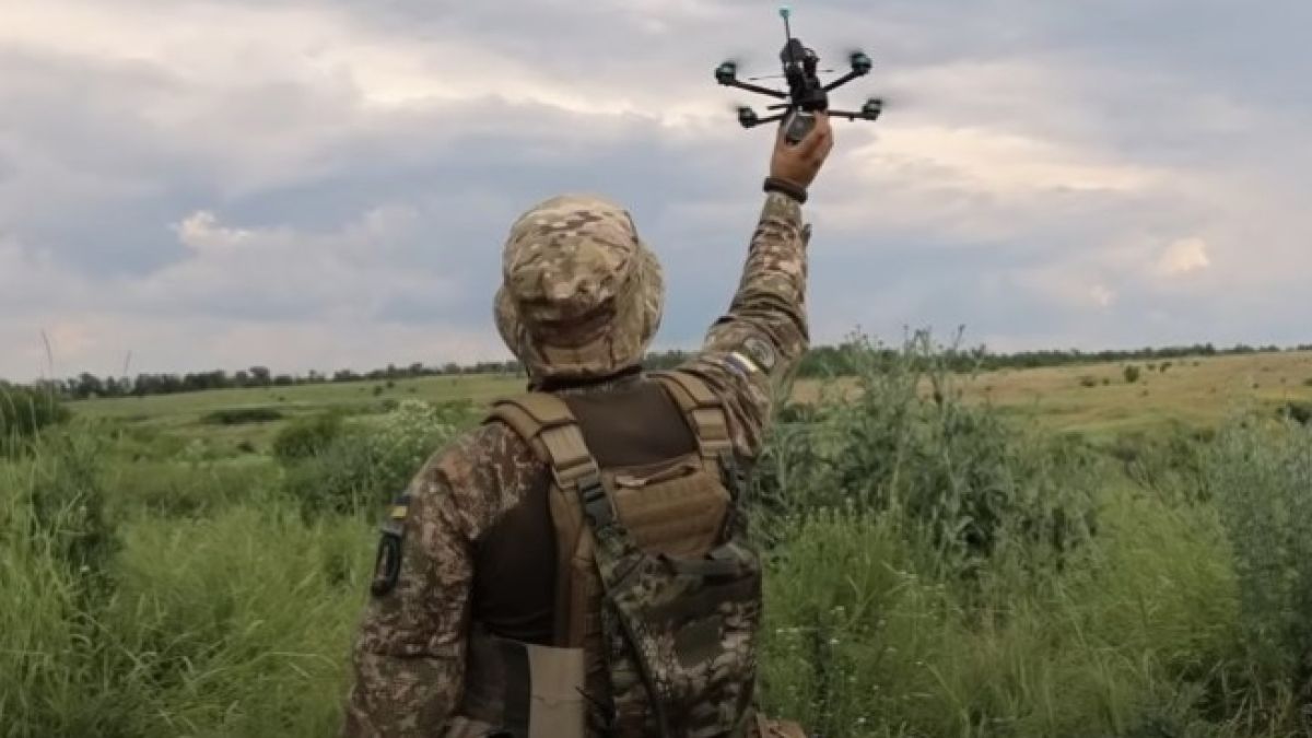 ВИДЕО от войната: Украински дрон взриви блиндаж на руските сили