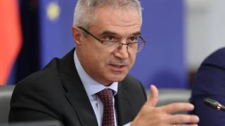 Бизнесът си вика, министърът си граби от зеления ток