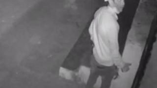 Познавате ли този мъж, в София разбива наред... ВИДЕО