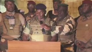 Като домино: Нов преврат в Африка, военните взеха властта ВИДЕО