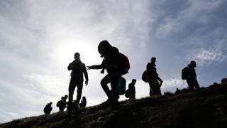 Подсвирквания и тормоз: Жените и децата в Свиленград пропищяха от бежанците
