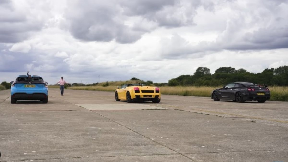 Вижте как китайски хечбек засрами Lamborghini и Nissan GT-R ВИДЕО