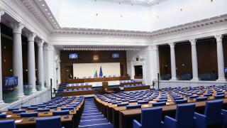 Привикват 8 министри в парламента 