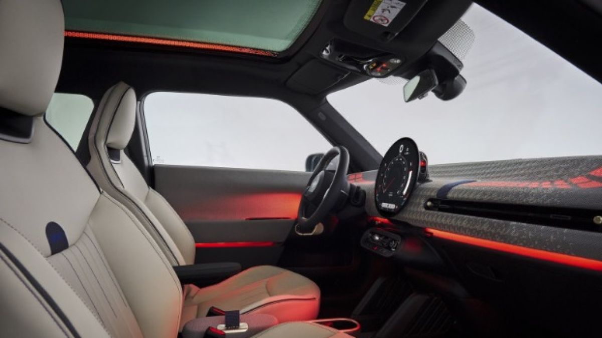 Представиха най-големия MINI, ето как изглежда и какво е оборудването СНИМКИ