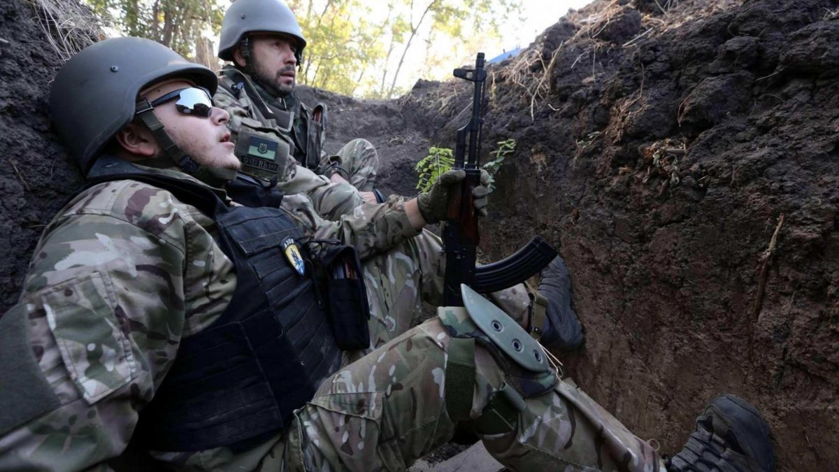 ВИДЕО от войната: Руски боец ​​нахлу в окоп на ВСУ и влезе в ръкопашен бой
