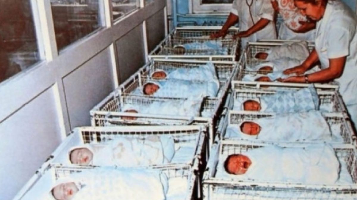 Спомени от соца: Нямаше памперси и био броколи, децата не бяха облечени с модни дрехи, но растяха здрави