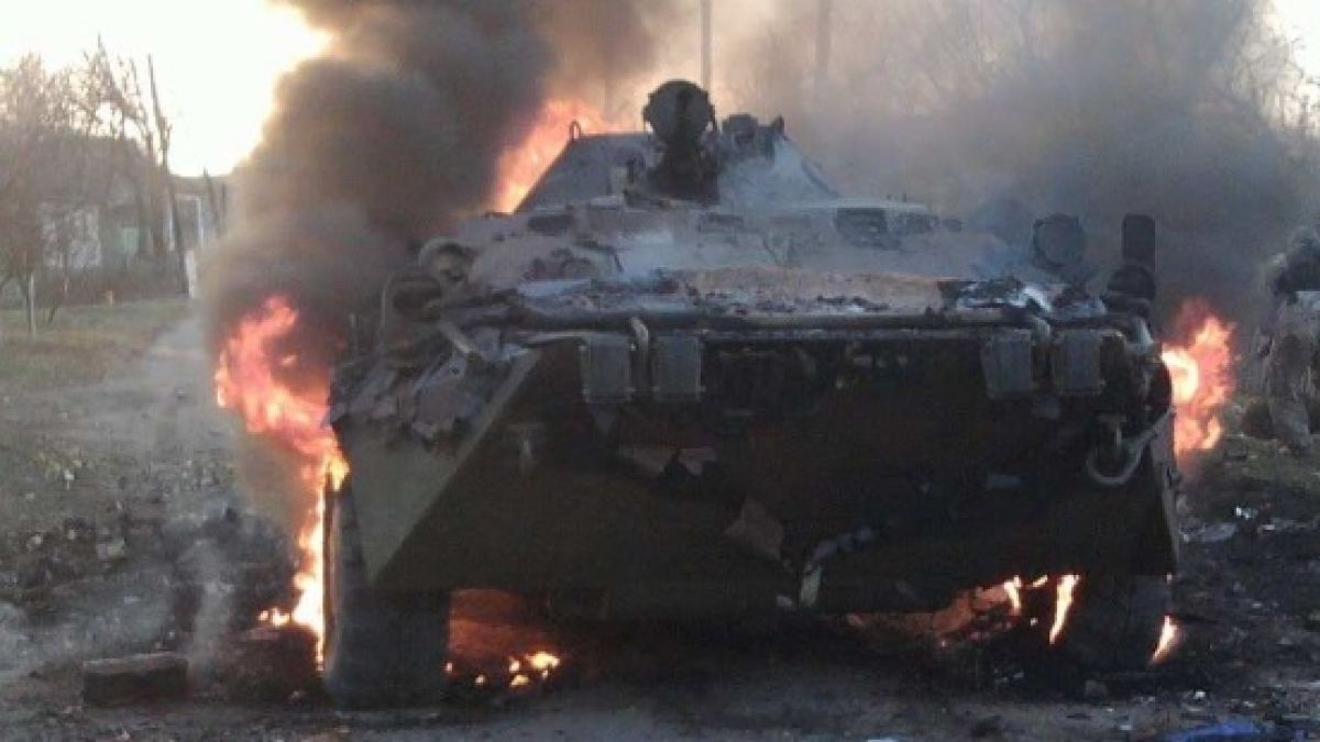 ВИДЕО от войната: Руските сили унищожиха БТР YPR-765 и жива сила край Клещеевка