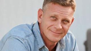 Юлиан Вергов щурмува морето с нова жена до себе си ПАПАРАШКИ СНИМКИ