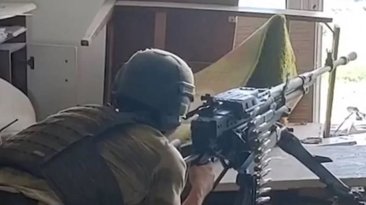 ВИДЕО от войната: Показаха как действат руските щурмови и разузнавателни части край Бахмут