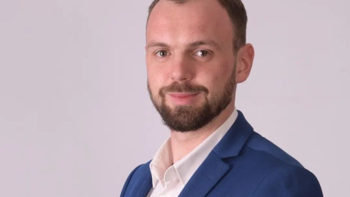Лъсна нещо скандално за Мустафа Емин и поста му в МО 