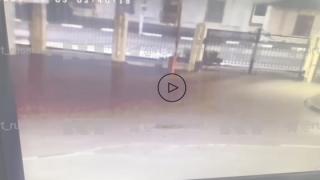 ВИДЕО от войната: Прострелян боец ​​бе преследван от обезумяла тълпа мъже 