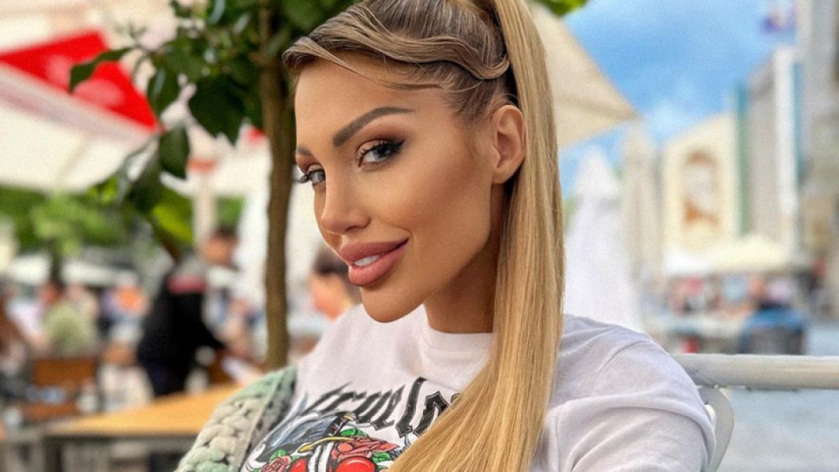 Джулиана Гани се пусна от рая, но я попиляха жестоко заради... ВИДЕО 18+