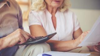 Българинът се замисли за пенсията, масово прехвърля пари...