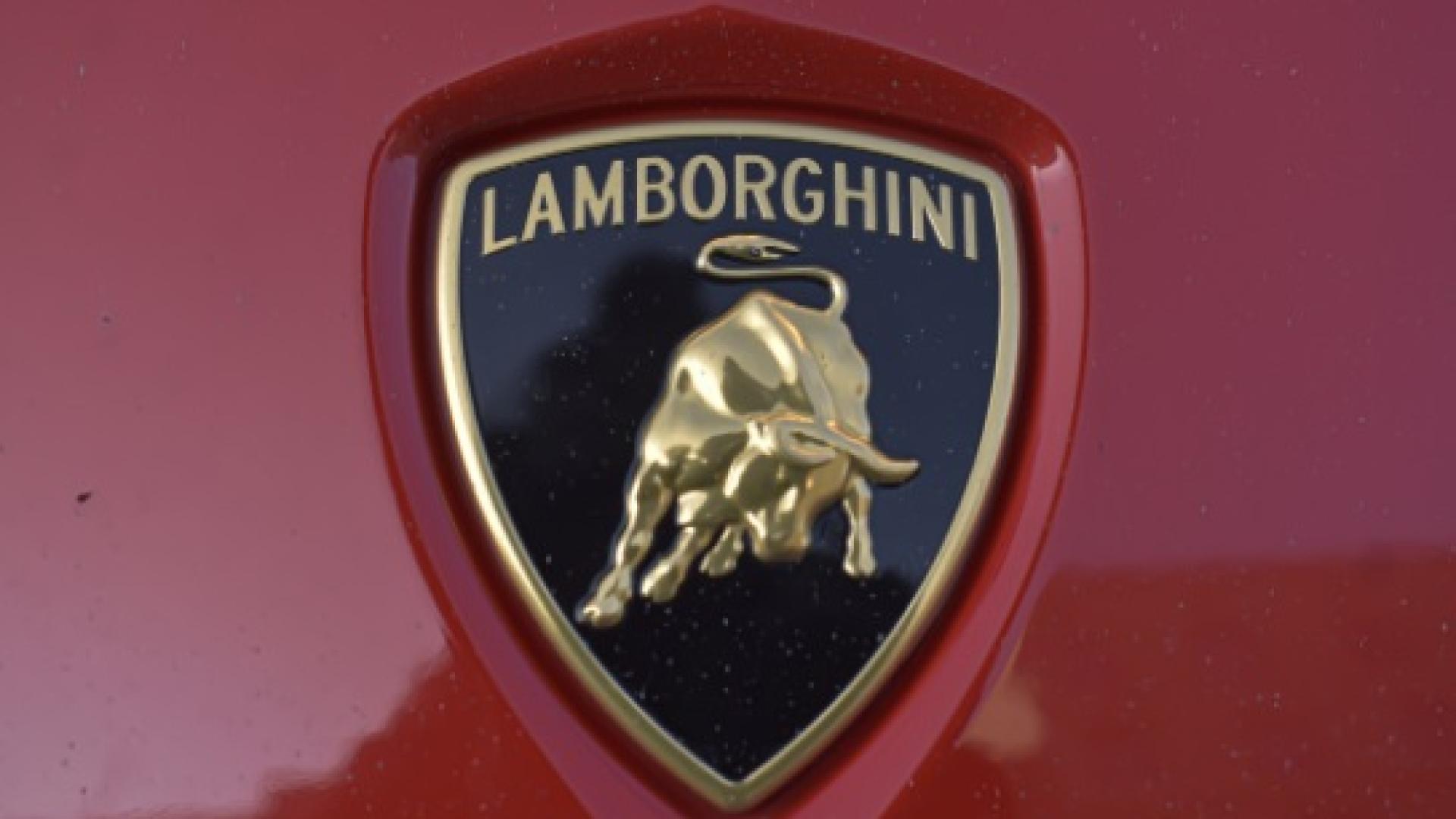 Уникален: Вижте единственият в света Lamborghini Urus с 6 колела ВИДЕО