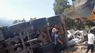 Страшна трагедия! Камион се вряза в хора на погребение, има загинали и ранени ВИДЕО