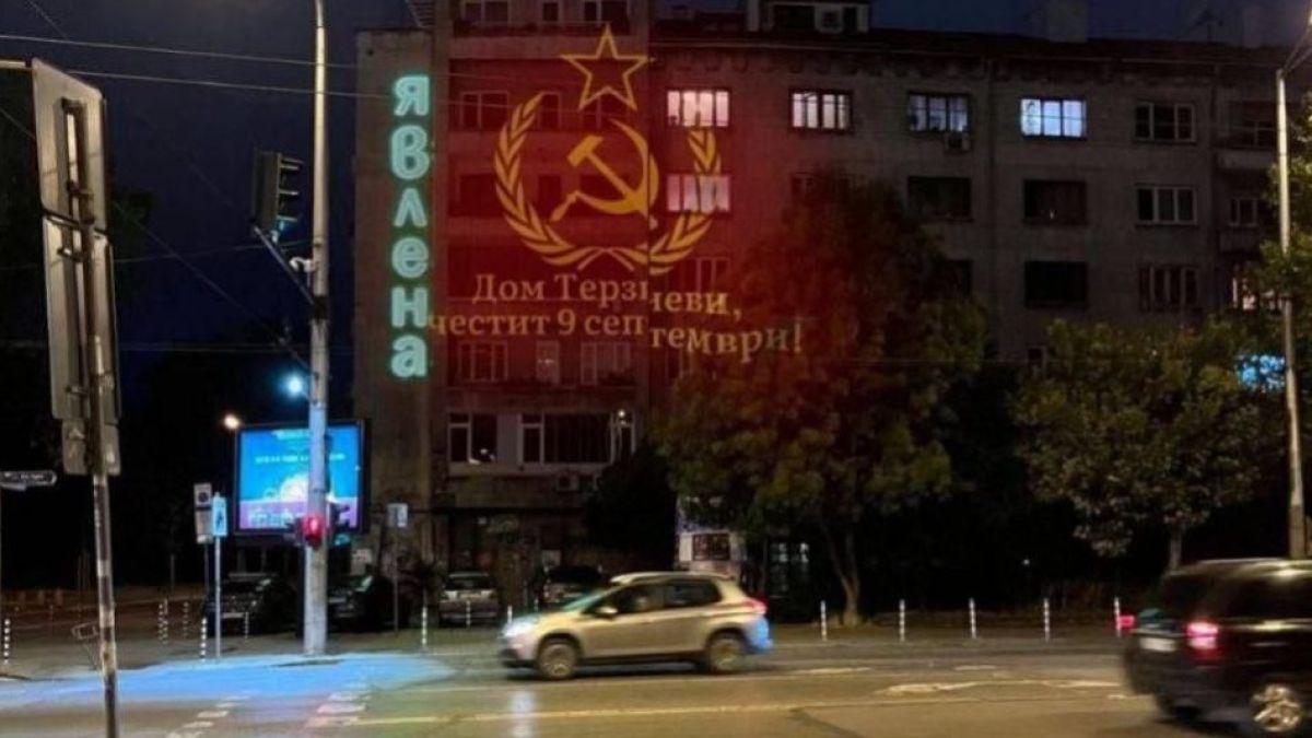 Осветиха дома на Терзиеви със сърп и чук за 9-ти септември СНИМКА