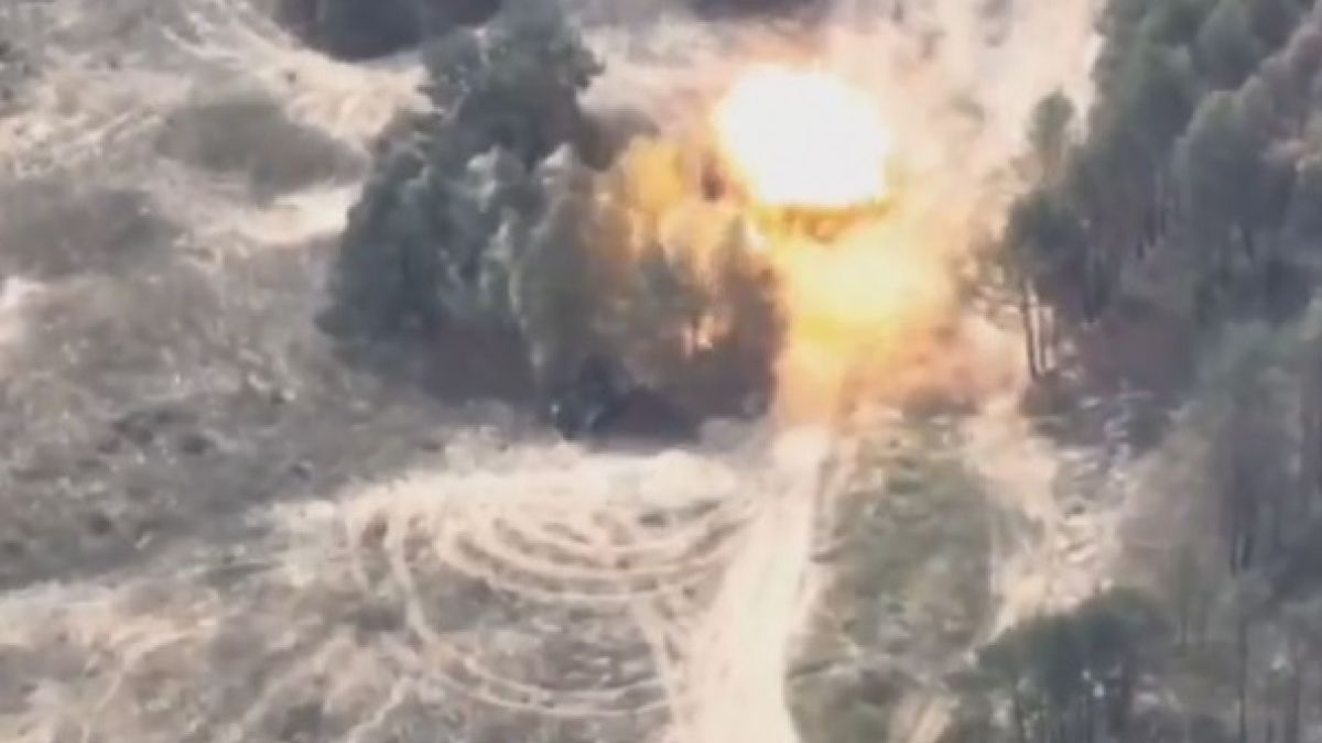 САУ "Коалиция-СВ" оцеля без повреди при пряк удар от ракета HIMARS ВИДЕО