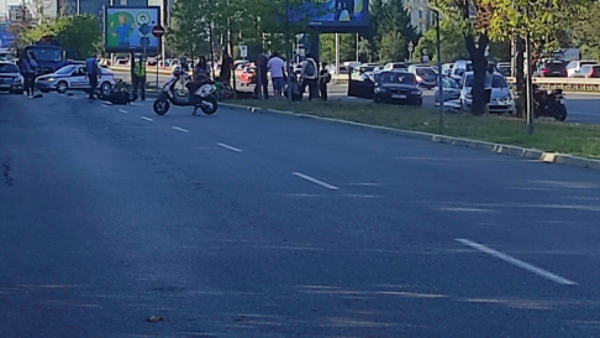 Страшно меле с мотори и коли на столичното "Цариградско шосе" СНИМКА
