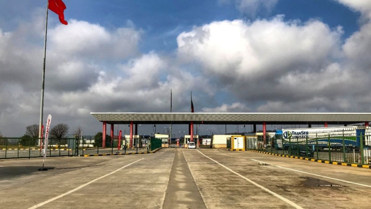 Митничари откриха в хладилник нещо за много пари, наистина много 