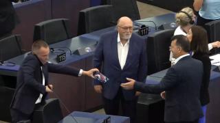 Ангел Джамбазки шашна всички, какво направи след важното за България гласуване в ЕП 