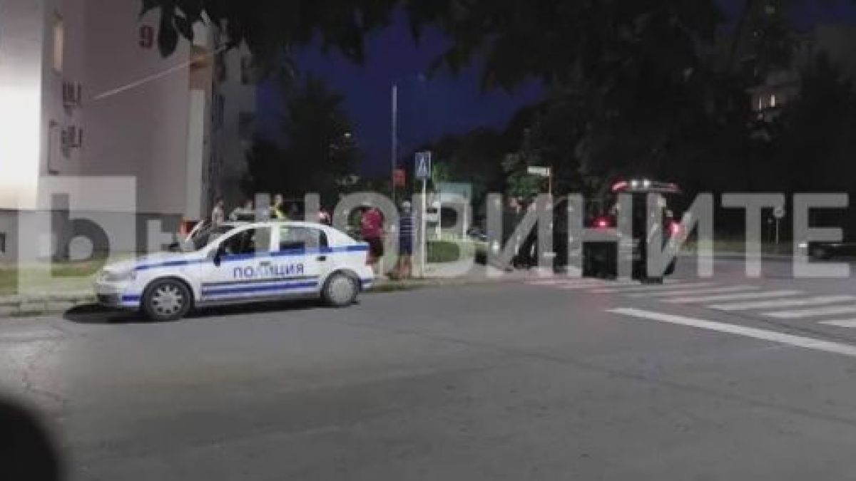 Ужас до детска градина в Елхово! Кола с мигранти се натресе в... СНИМКИ