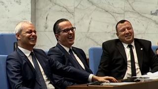 Тази СНИМКА на Лорер взриви НС, депутати се пращат в лудница, председателят избесня 