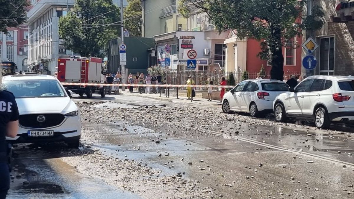 Зрелище! 20-метров гейзер бликна в наш областен град СНИМКИ