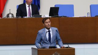 Цирк в парламента: Депутати се обиждат, че са луди, правят им специална комисия