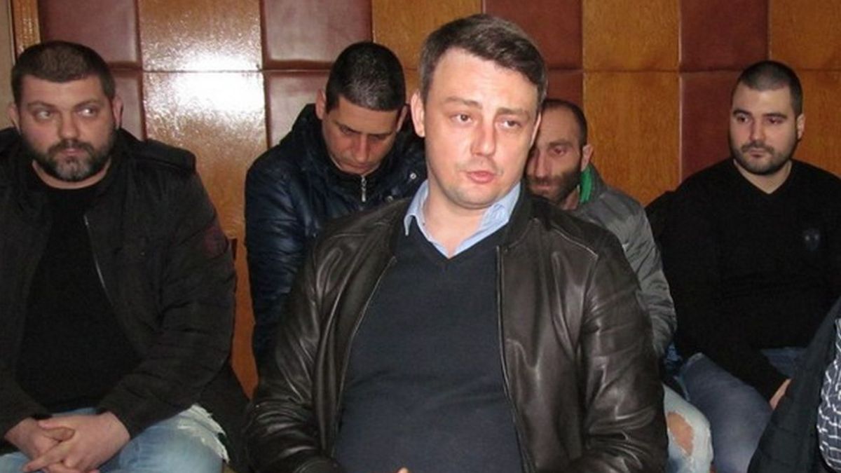 Син на най-легендарен и покоен бизнесмен на Прехода изскочи от водата сух 
