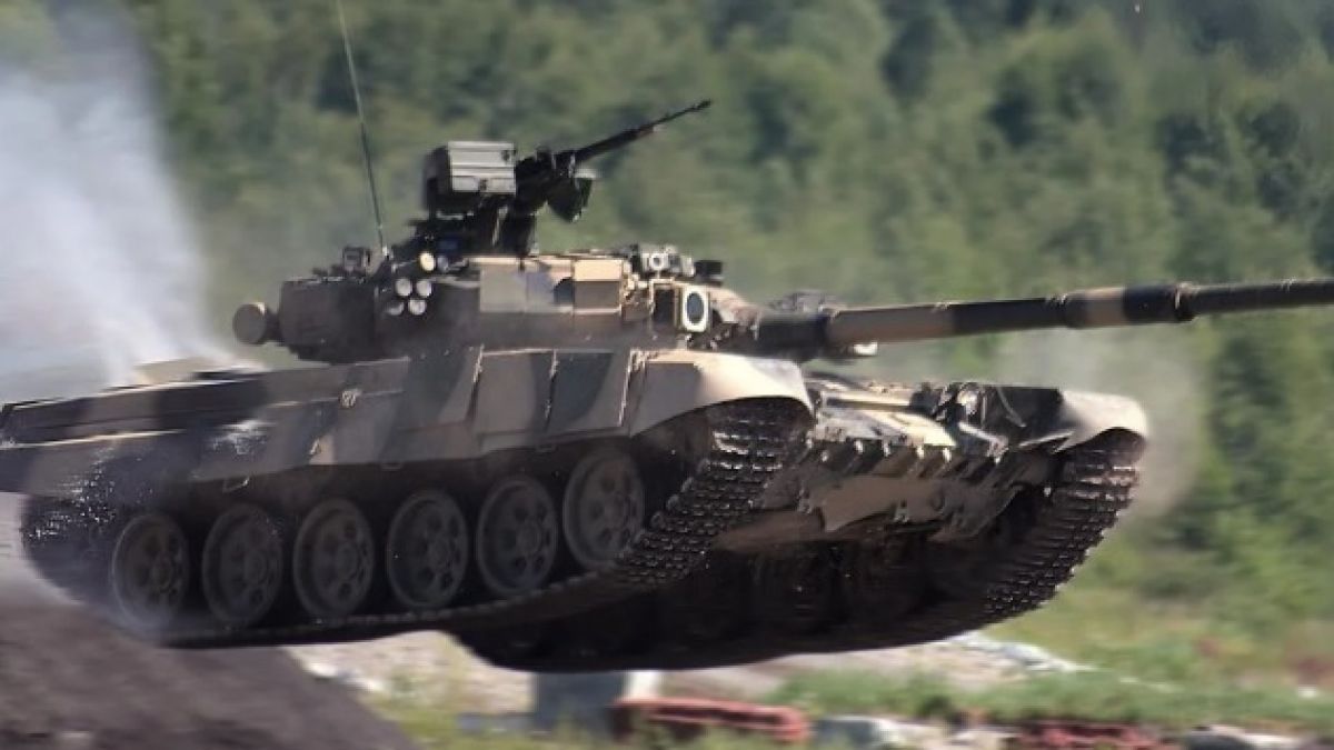 ВИДЕО от войната: Украински бойци унищожиха най-новия руски танк Т-90 "Пробив"