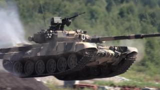 ВИДЕО от войната: Украински бойци унищожиха най-новия руски танк Т-90 "Пробив"