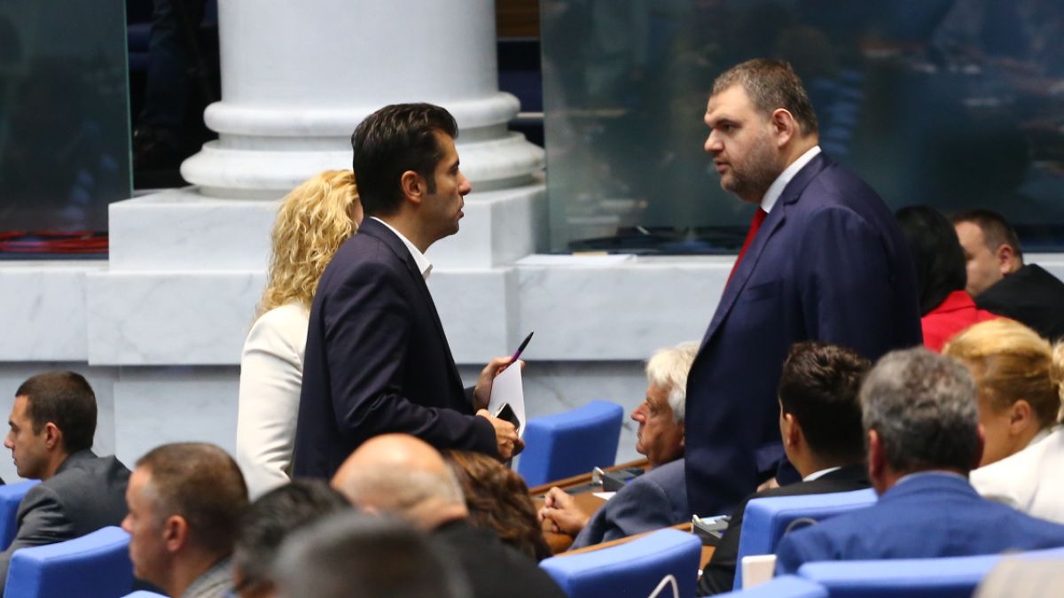 Съсипаха Петков след пореден резил в ефир, ревнувал Пеевски заради...