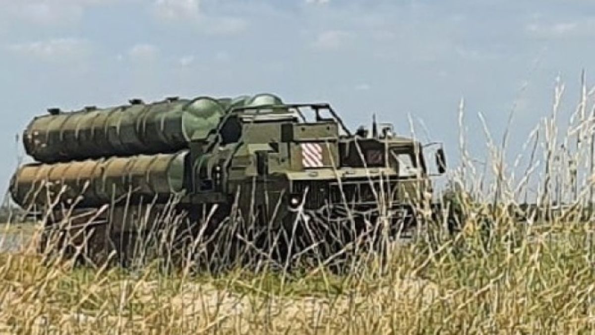 Две черни точки вместо С-400: OSINT показа висококачествени СНИМКИ от атаката край Евпатория