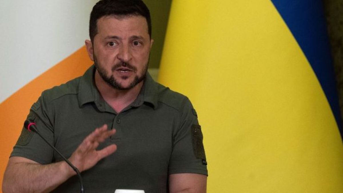 Зеленски се стяга за съдбовна среща, заминава за...