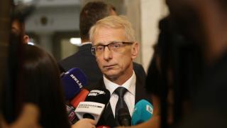 Денков скръцна със зъби на зърнарите