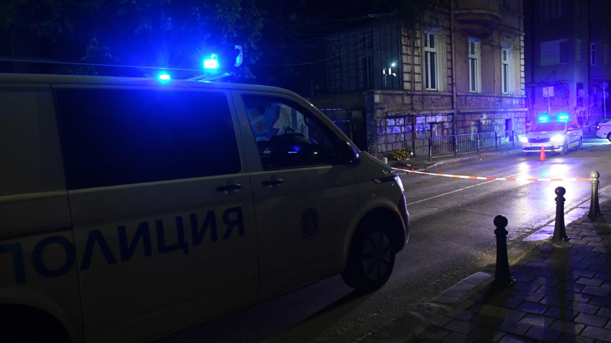 Кървава семейна разпра шокира Дупница! Майка на 3 деца грабна ножа и...