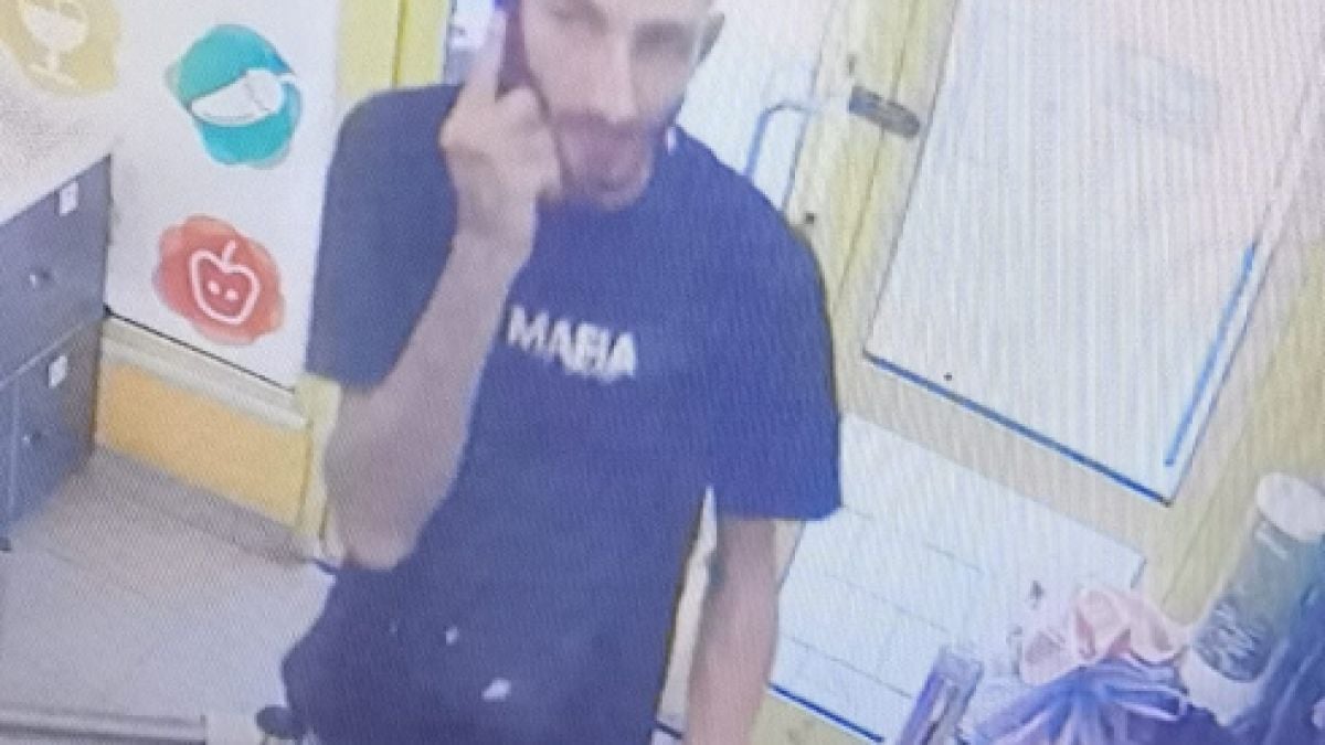 Виждали ли сте този бандит "от мафията"? Много обича кашкавал и водка СНИМКИ
