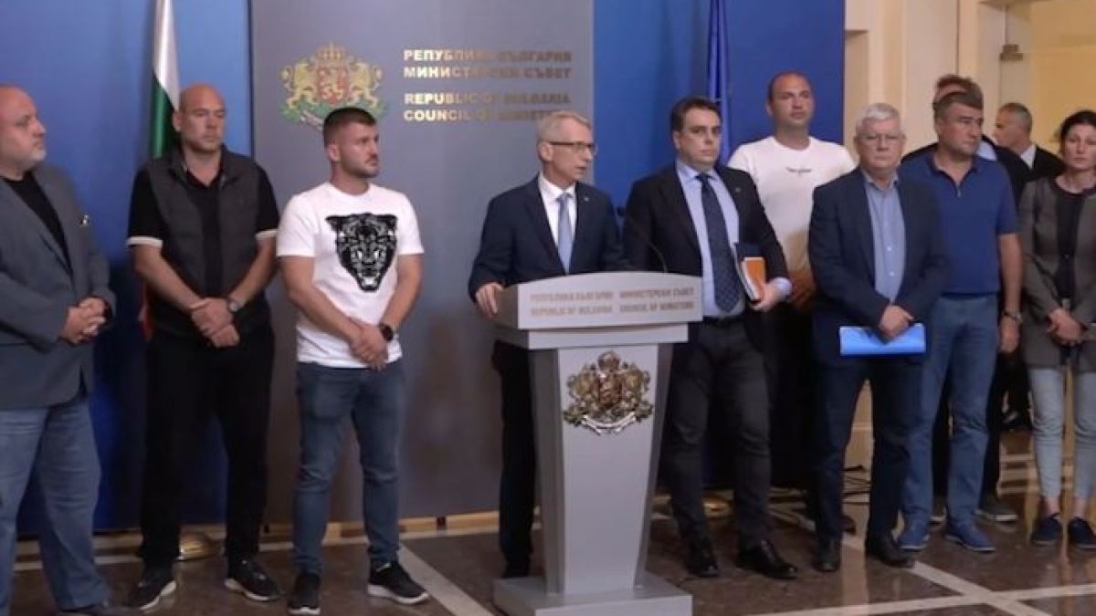 Денков и Василев с големи новини след срещата със земеделците, спират ли протестите 
