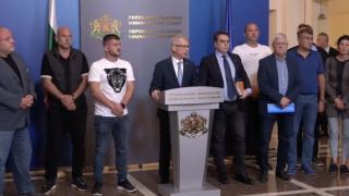 Денков и Василев с големи новини след срещата със земеделците, спират ли протестите 