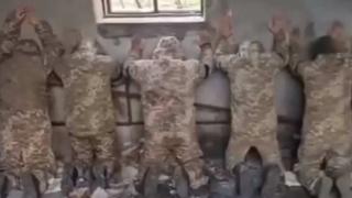 ВИДЕО от войната: Група украински войници се предаде край Кременная