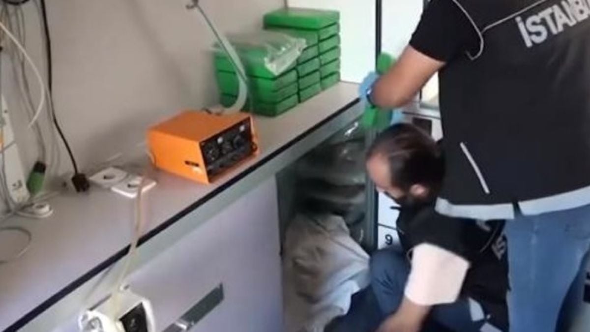 Българи са арестувани в Истанбул. Не е за вярване за какво са ползвали линейка ВИДЕО