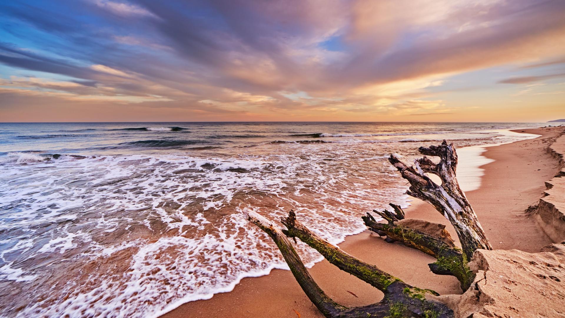Това е българският плаж с най-красивите изгреви, фотографите го обожават
