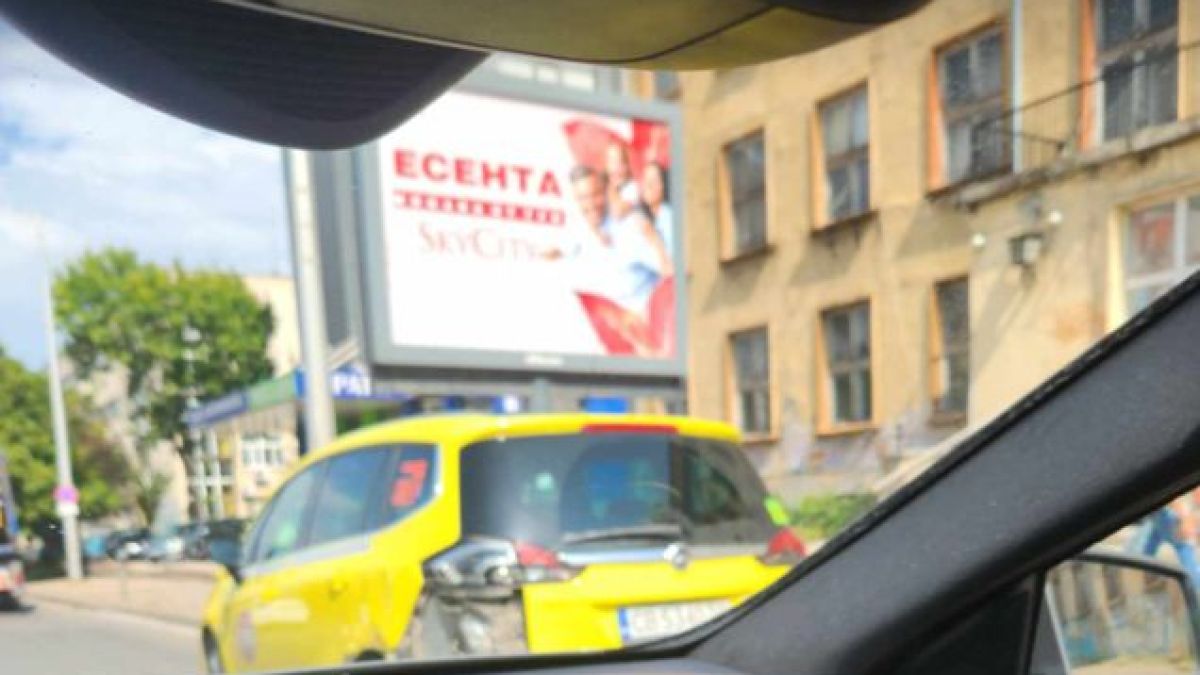 Само в БЛИЦ! Какво се случва в София? За броени минути троен екшън край "Сердика център" ВИДЕО 