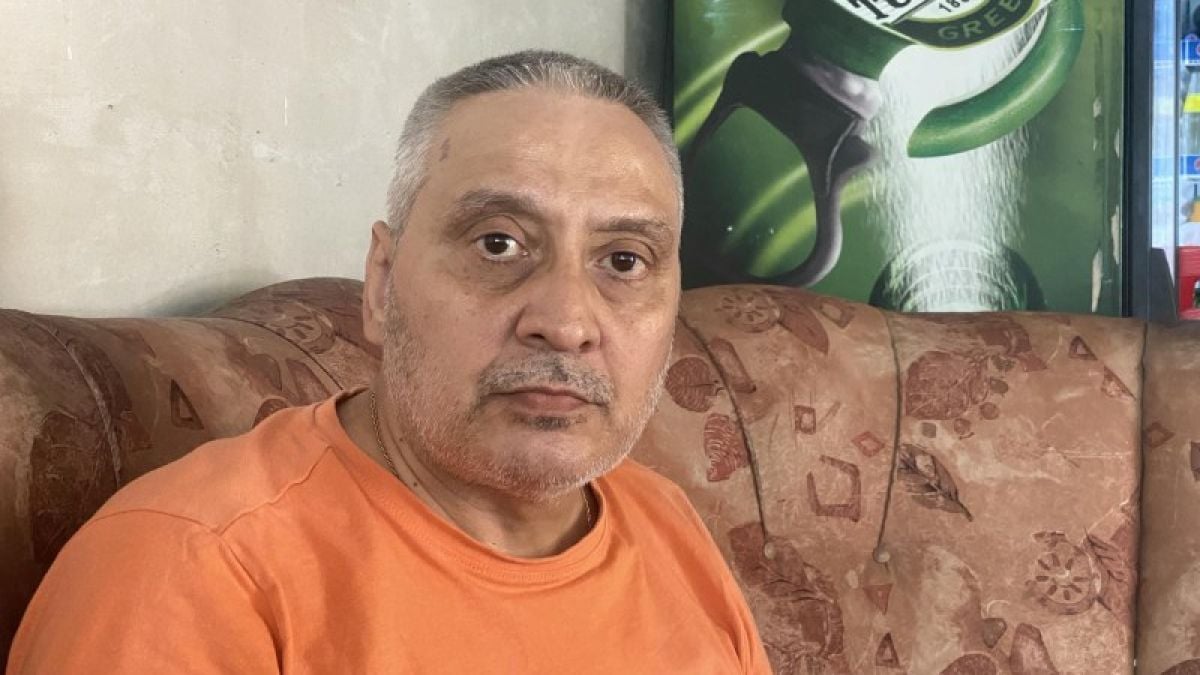 Наплюха и пребиха бивш полицай в заведението му, жена му полудя от страх СНИМКИ