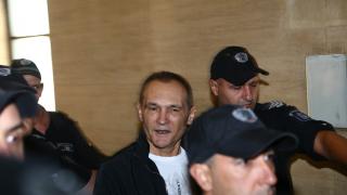 Божков се запъна за паричната гаранция 
