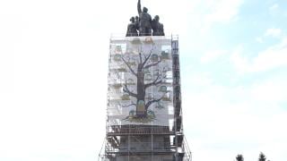 След документите: Край Паметника на Съветскта армия седи...